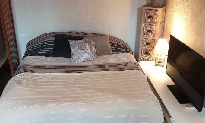 Le Camas Apartment | Furnished Studio Marseille 6th center 15 mins from the beach 2/4P