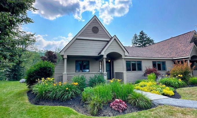 Rye Beach House | FV43 Bretton Woods single level home with AC on golf course