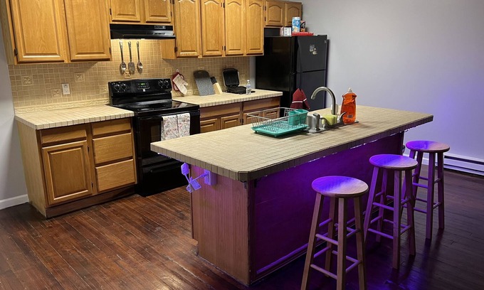 Allentown Apartment | Fw Central Entire Apartment