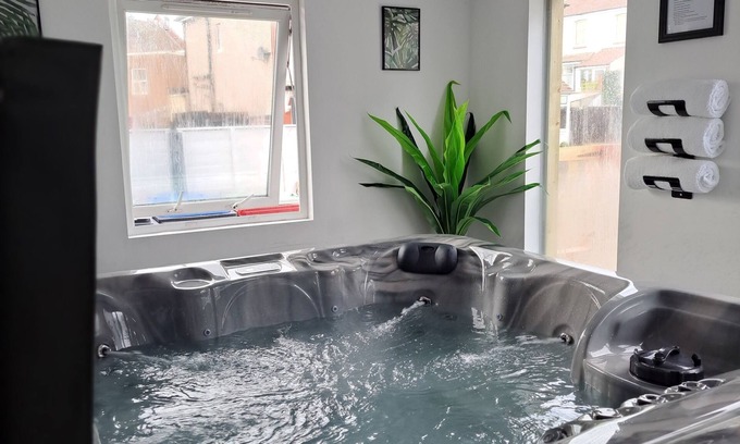 Bispham House | Fylde Cottage - Your Perfect Staycation Accommodation W/Hot tub