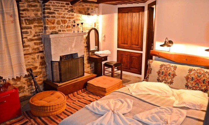 Lafkos House | Fyloma: Traditional Guesthouse in Lafkos