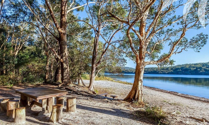 Smiths Lake House | Fyshwicks Cottage - Pacific Palms Holidays