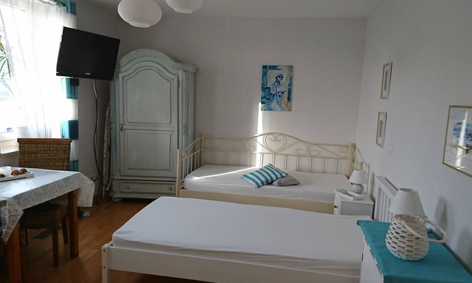 Kasel Apartment | Gäste-nestchen "blaue Rose" für 1-2 Personen zur Selbstversorgung