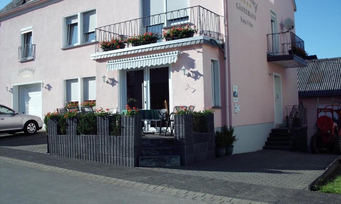 Leiwen House | Gästehaus Alexanderhof