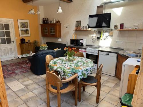 Dickel Apartment | Gästehaus Peerhus Dönsel - jung lüüd