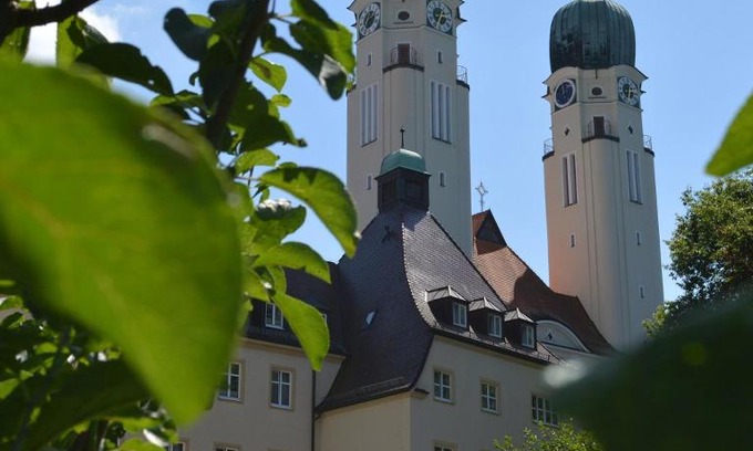Vilshofen Hotel | Gästehaus Schweiklberg