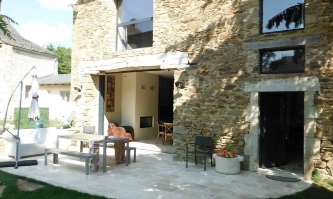 Calmont House | Gîté LA GRANGE, AVEYRON, sleeps 6
