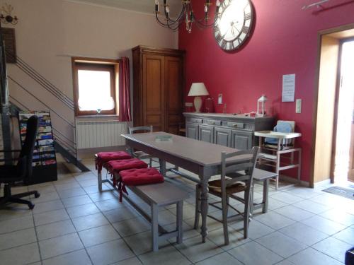 Cerfontaine Apartment | Gîte à deux pas de l'horloge