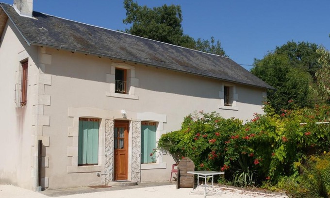 La Puye House | Gîte à LA PUYE - FR-1-541-63