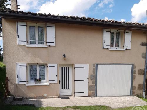 Saint-Jean-la-Vetre House | Gîte 110m²: 3 ch, terrasse, jardin, animaux acceptés, wifi, charges incluses, draps fournis - FR-1-496-248