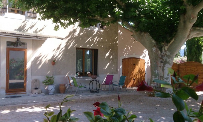 Cheval-Blanc Apartment | Gîte 2 pers "Les Oliviers du Petit Saint-Julien" in the Luberon -Vaucluse 84
