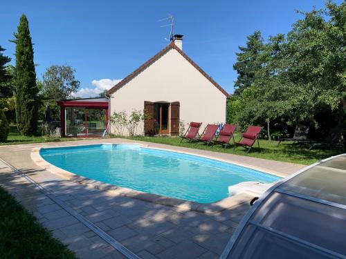 Avermes House | Gîte 3 étoiles les Gourlines avec balneo, véranda, piscine et garage