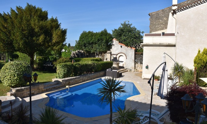 Sommieres Apartment | Gîte Anna 3 persons, air conditioning, swimming pool and garden in Sommières