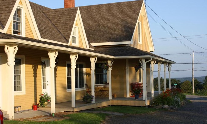 Racine Bed & Breakfast | Gîte Au Blanc Marronnier