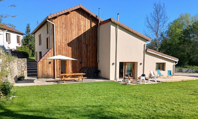 Saint-Just-la-Pendue House | Gîte "Au fil du Gand". An ideal place for families.