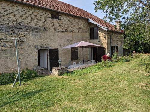 Cusey House | Gîte authentique avec jardin clos, climatisation, animaux acceptés, proche Dijon et Langres - FR-1-611-5