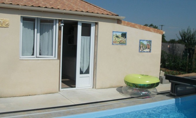 Sainte-Gemme-la-Plaine Apartment | Gîte Avec Piscine 2 Personnes + 1 Enfant