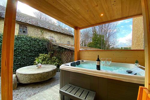 Les Sagnieres Apartment | Gîte avec jacuzzi privatif