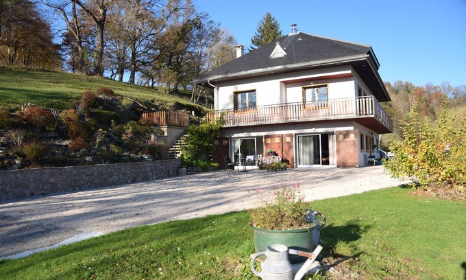 Saint-Laurent-du-Pont Apartment | Gîte "belle Chartreuse"- Très Belle vue - Terrasse et Jardin