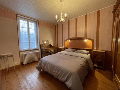 Ferrieres-sur-Sichon House | Gîte chaleureux avec terrasse, idéal pour randonnées et activités à la Montagne bourbonnaise - FR-1-489-496