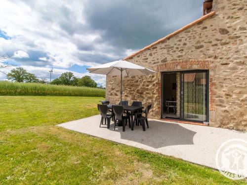 Saint-Christophe-du-Bois House | Gîte champêtre proche Puy du Fou avec terrasse, parking privé et tout inclus ! - FR-1-622-31