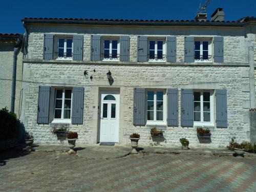 Pons Villa | Gîte climatisé les hirondelles