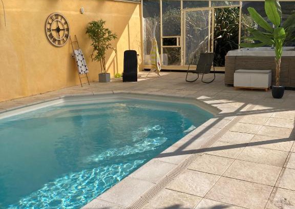 Saint-Jean-de-Boiseau Apartment | Gîte COQUELICOT F2 avec piscine et SPA