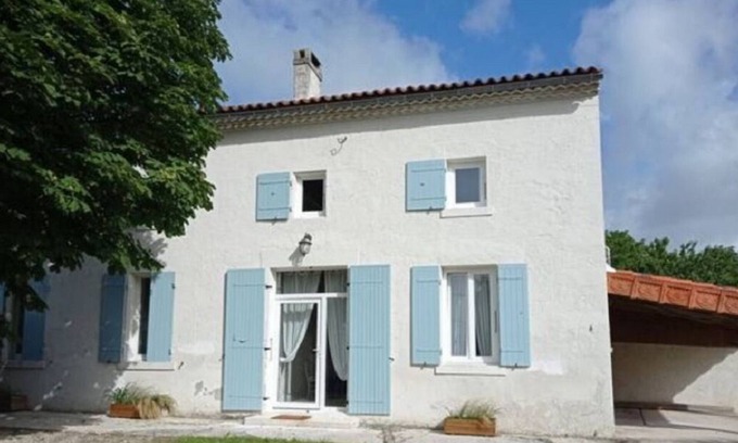 Saint-Pierre-de-Juillers House | Gîte de L'abbaye, 4 Chambres, Piscine Privée