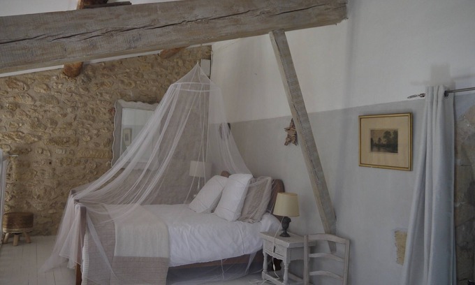 Ansouis House | Gîte Dans Bâtisse du 17ème Siècle