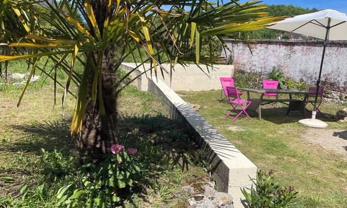 Le-Petit-Pressigny House | Gîte de Charme, Gîte de Lancienne Mairie Avec Atelier Dartiste