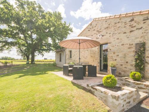 Chateau-Thebaud House | Gîte de charme avec piscine chauffée et WiFi - 2 chambres - FR-1-306-803