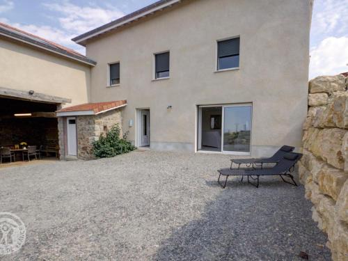 Panissieres House | Gîte de charme avec grand jardin, proche St-Etienne et Lyon, tout confort, ferme visitable - FR-1-496-215