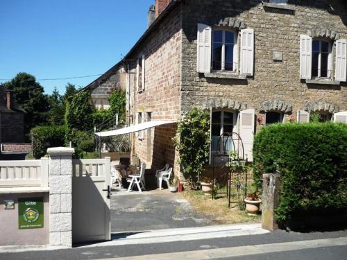 Vars-sur-Roseix Apartment | Gîte de France à Vars-sur-Roseix 3 épis - Gîte de France 9 personnes MAE-0184
