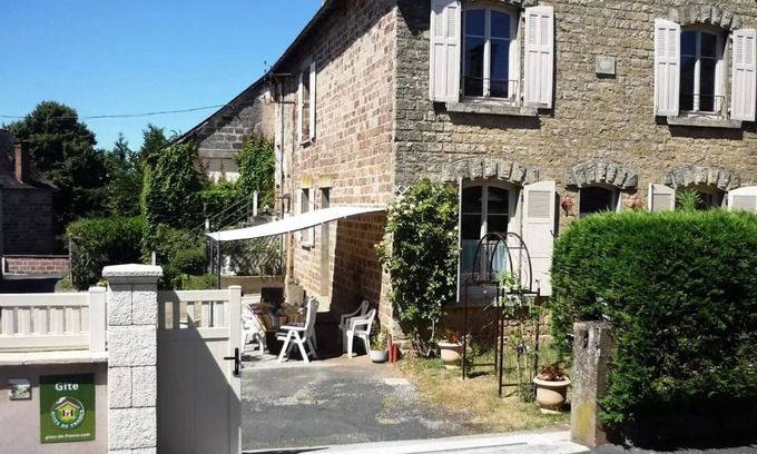Vars-sur-Roseix Villa | Gîte de France in Vars-sur-Roseix 3 ears - Gîte de France 9 people