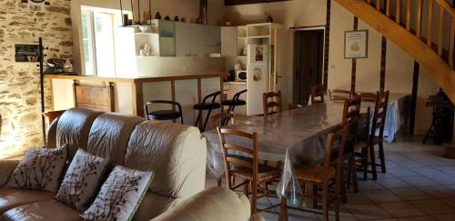 Espartignac Apartment | Gîte de France "les volets bleus" 3 épis - Gîte de France 12 personnes MAE-9484