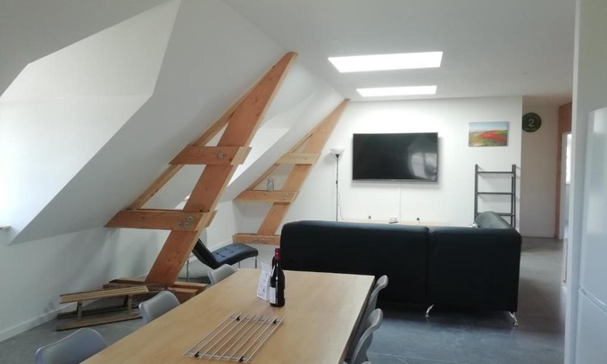 Besse-en-Chandesse House | Gîte de Granit Noir