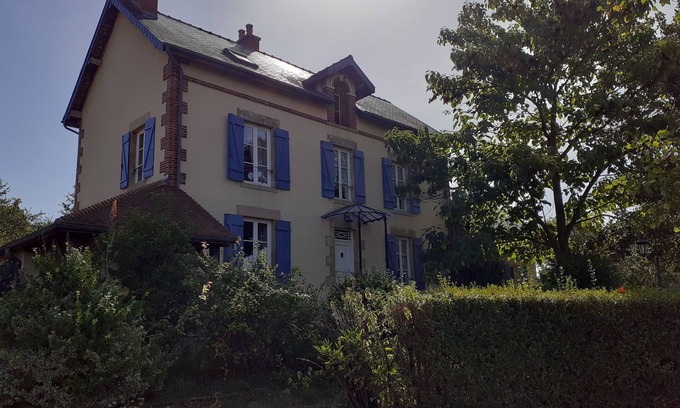 Verneuil House | Gîte de L'andarge 10 Personnes, se Retrouver en Famille ou Entre Amis
