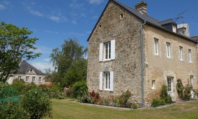 Bernesq Cottage | Gîte de la Charreterie between sea and countryside