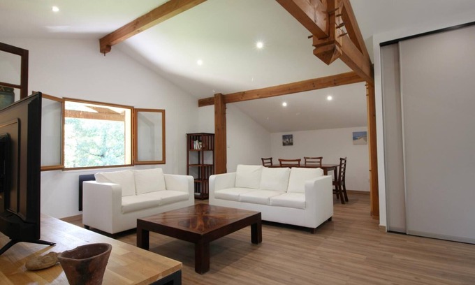 Salles House | Gîte de la Fleur - Salles