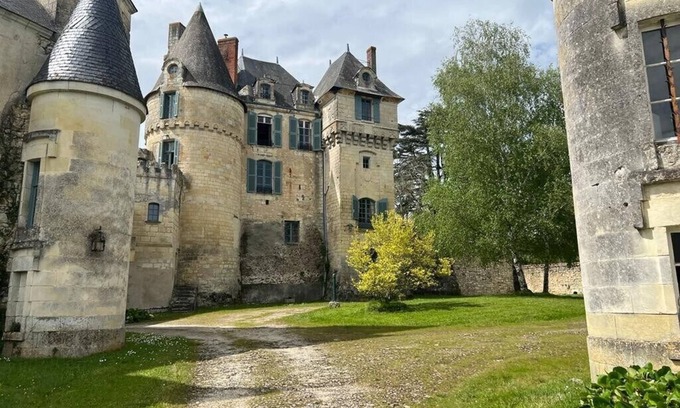 La Celle-Guenand Apartment | Gîte de la Petite Chouette, un Studio Romantique Dans L'enceinte D'un Château !