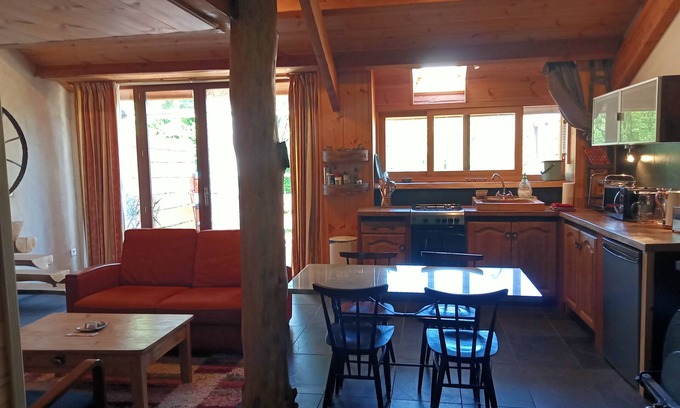 Escaro Cottage | Gîte de Montagne, Chauffé au Bois Dans un Cadre Naturel Exeptionnel