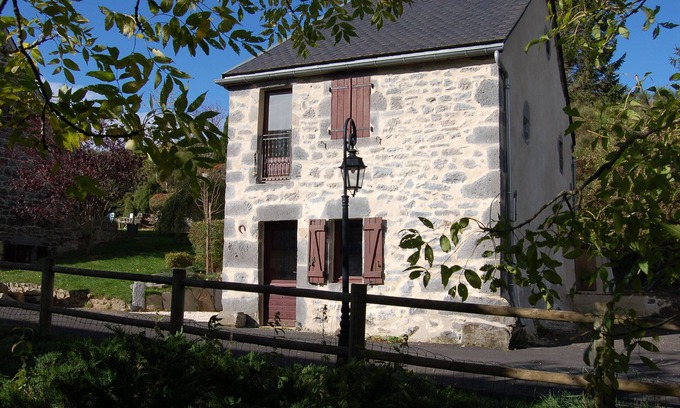 Orcival House | Gîte de Rouchaube Orcival : la Petite Maison