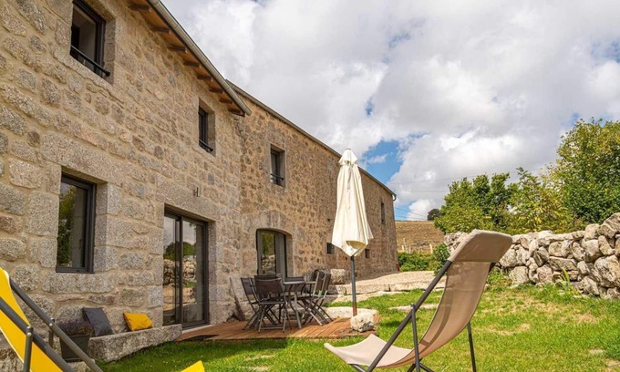 Saint-Laurent-de-Muret House | Gîte des Amandines - Saint-laurent-de-muret
