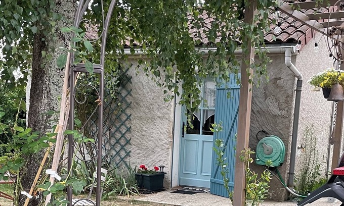 Saint-Priest-Bramefant Apartment | Gîte du Ruisseau