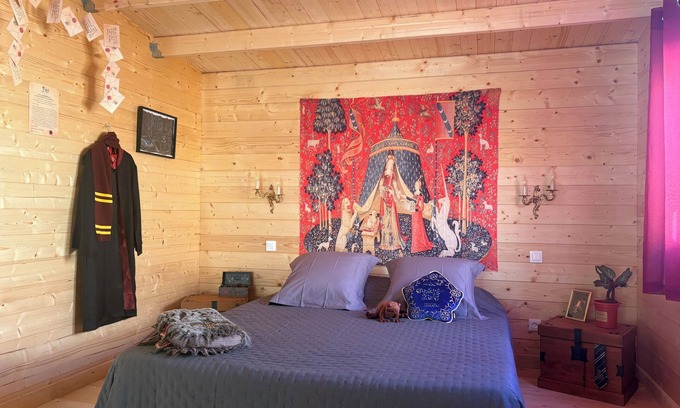 Boutenac Ski Chalet | Gîte du Sanglier Magique - wooden chalet & spells at the Oasis des Corbières