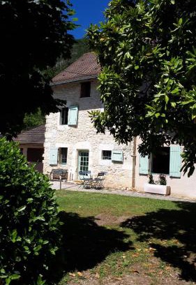 Lhuis House | Gîte entre Vignes et Montagne