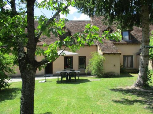 Rosnay House | Gîte familial au cœur du parc de La Brenne avec étang privé, cheminée, Wi-Fi et animaux acceptés - FR-1-591-377