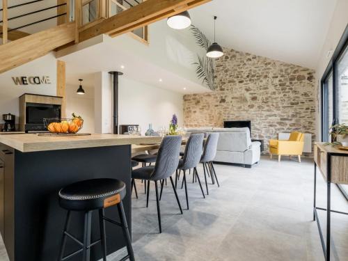 Nort-sur-Erdre House | Gîte Familial Rénové, Proche Canal, Terrasse, Jardin, et Verger Commun, à 20 km de Nantes - FR-1-306-1262