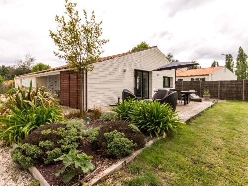 Saint-Philbert-de-Grand-Lieu House | Gîte paisible avec grand jardin près du lac, ping-pong, vélo, climatisation, proche de Nantes et plages - FR-1-306-1056