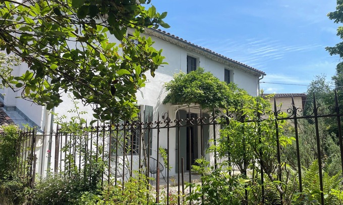 Capian House | Gîte Glycine for 8 people, jacuzzi and sauna